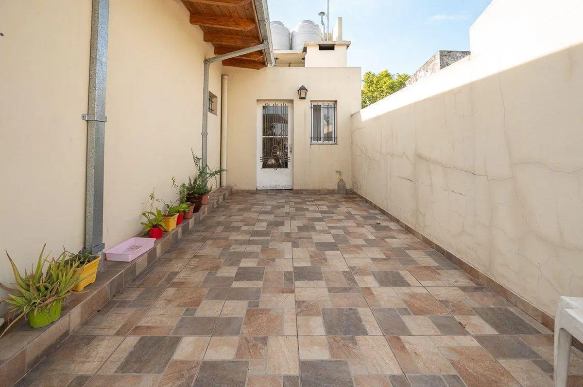 Venta edificio con 3 departamentos y cochera 4