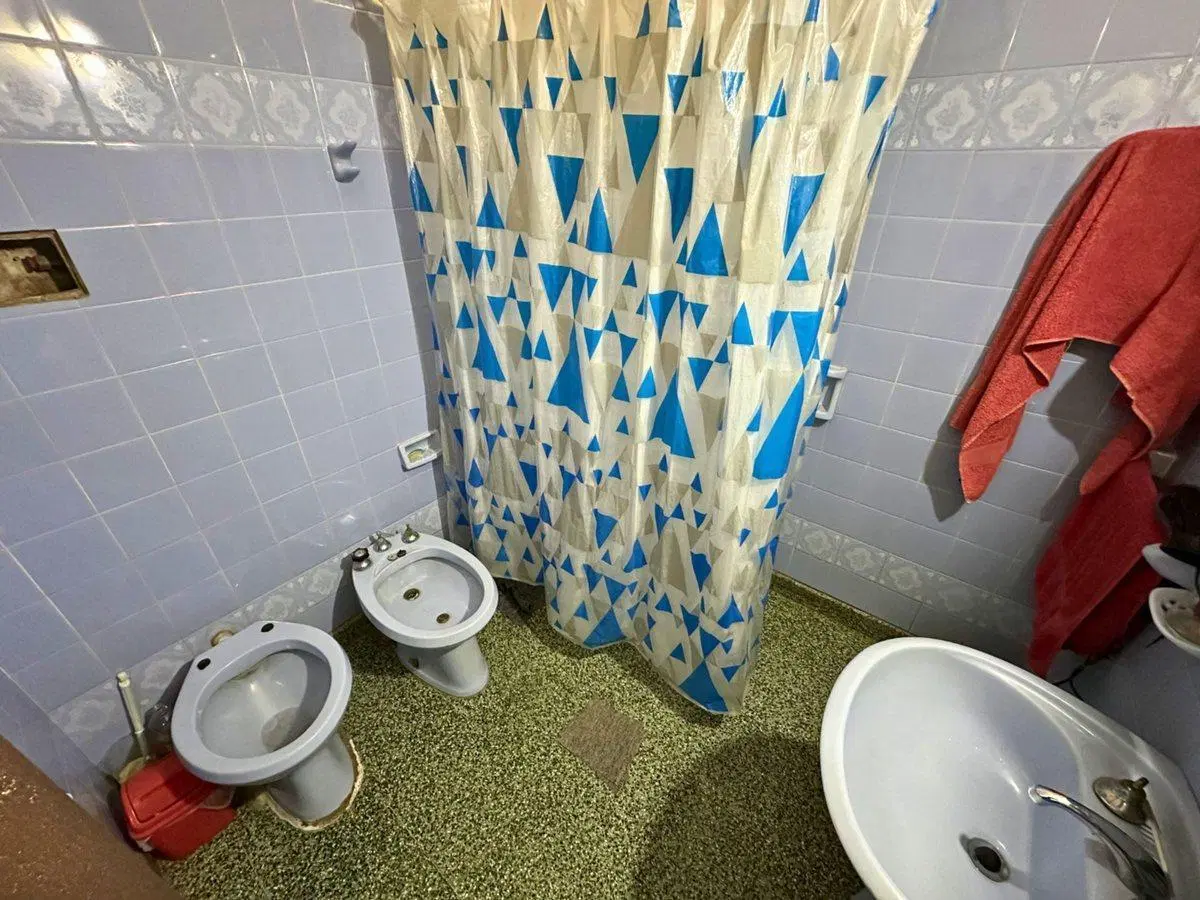 VENTA CASA 2 DORMITORIOS + DPTO 1 DORMITORIO 6 AMB 4