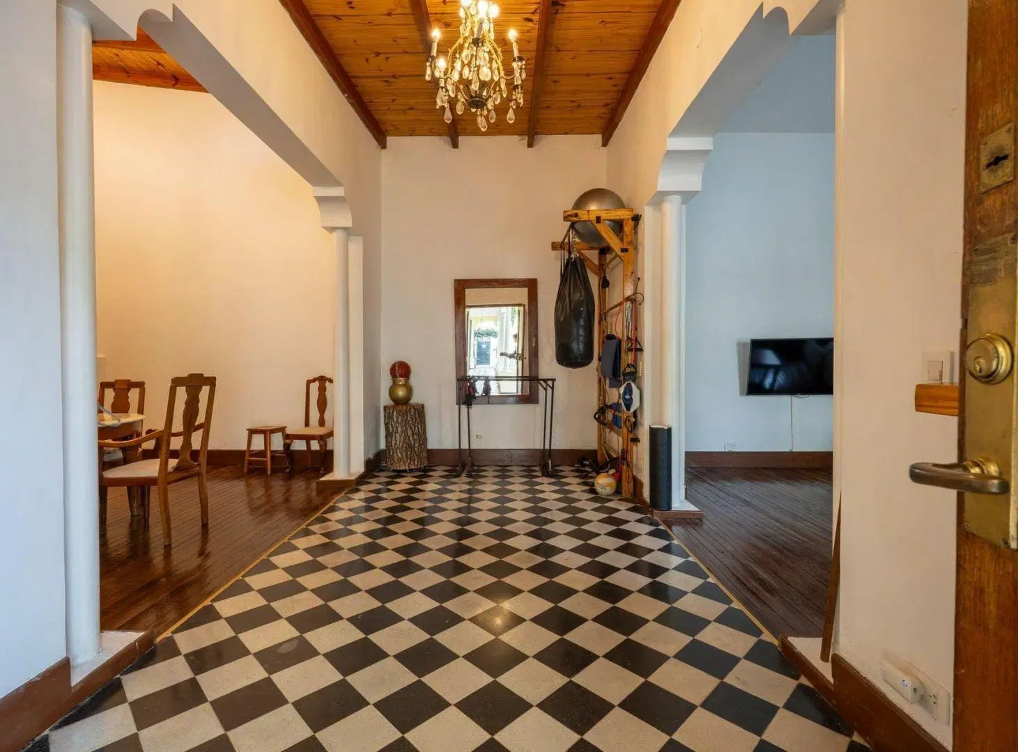 VENTA CASA 2 DORMITORIOS CON PILETA-BARRIO ALBERDI 3
