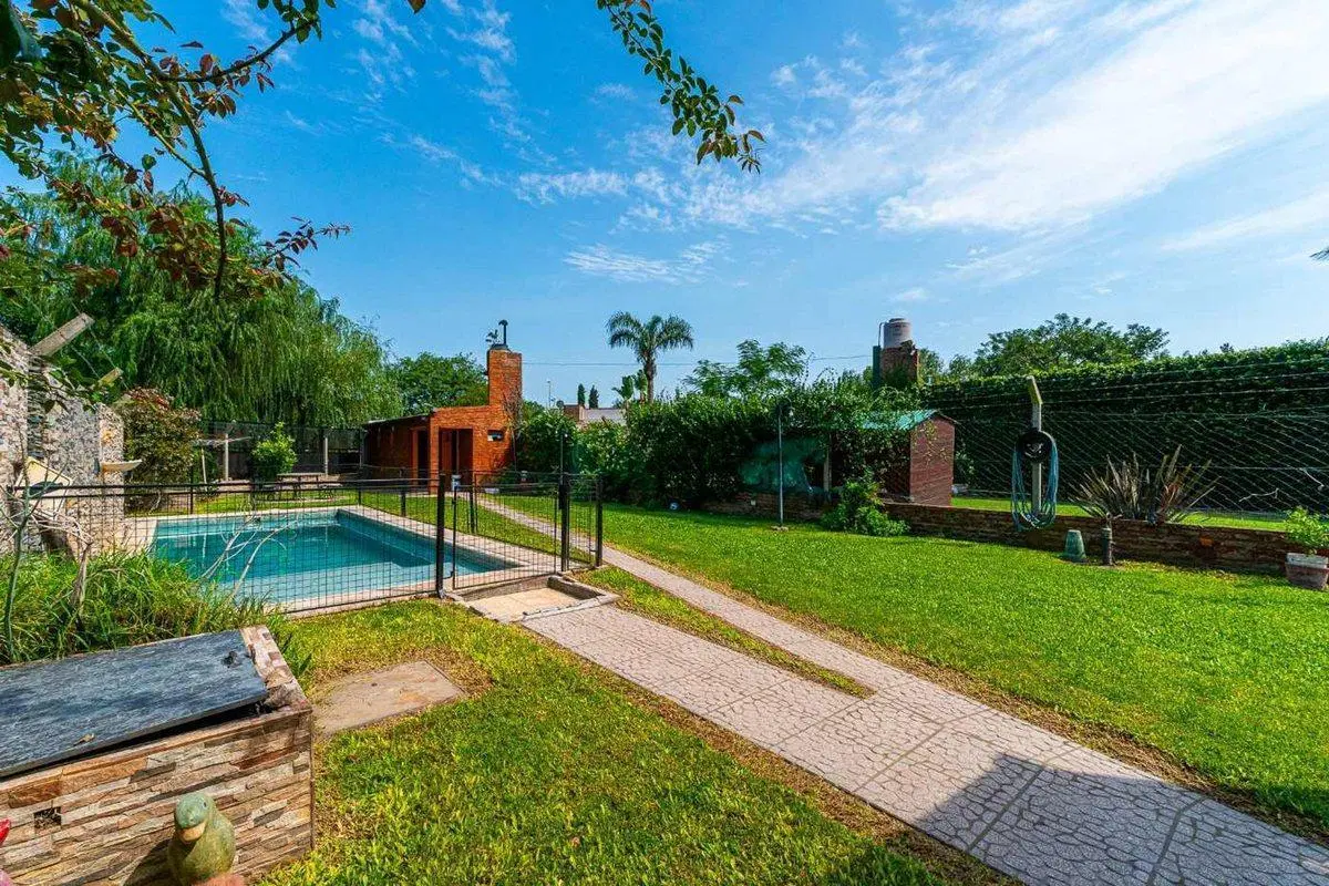 Casa en Venta 4 dormitorios Pileta y Quincho 8