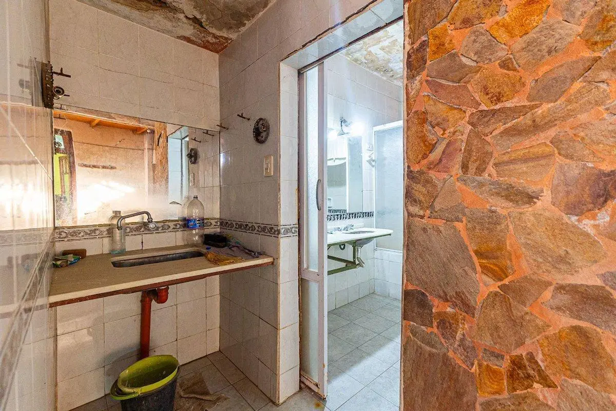 CASA EN VENTA 4 DORMITORIOS BARRIO LAS DELICIAS 5