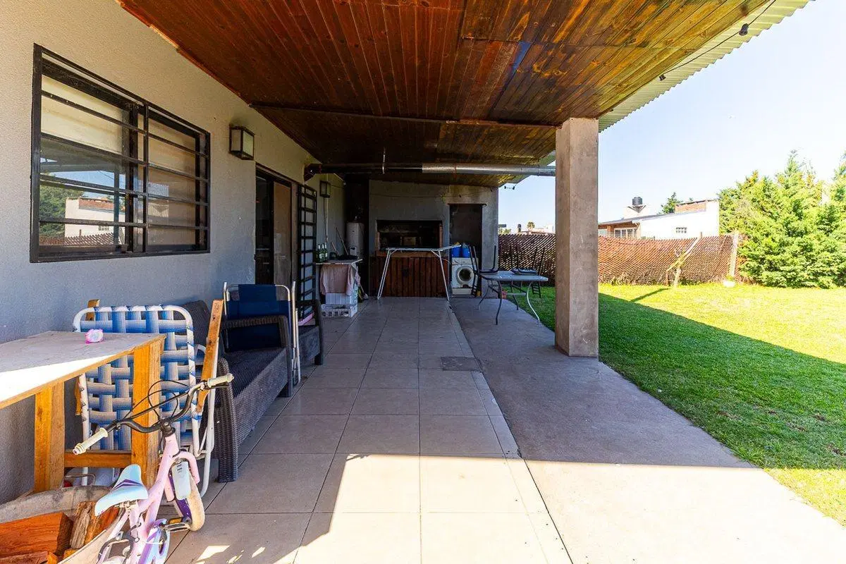 Casa en venta 3 dormitorios con pileta y cochera 5