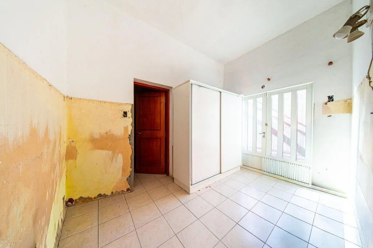 VENTA CASA 2 DORMITORIOS CON LOCAL  SAN LORENZO 5