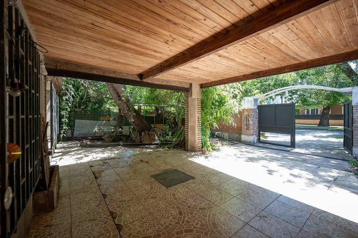 CASA EN VENTA 3 DORMITORIOS EN FUNES CON PILETA 5