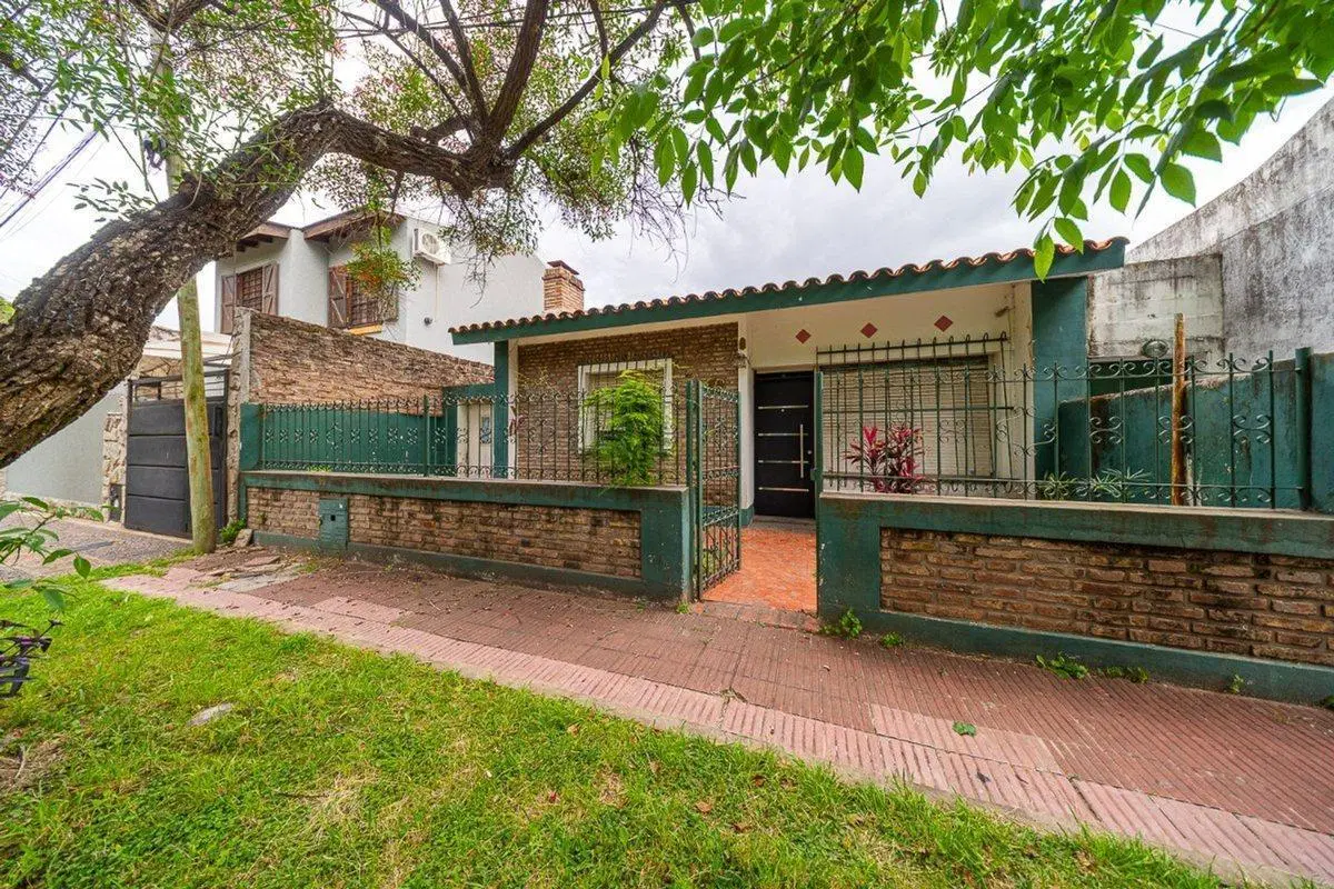 CASA EN VENTA DOS DORMITORIOS FISHERTON A RECICLAR 2