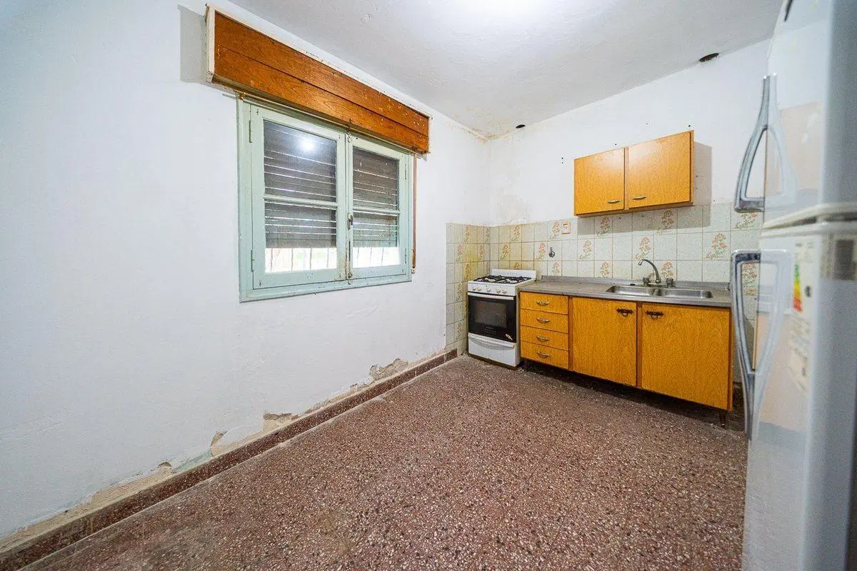 CASA EN VENTA DOS DORMITORIOS FISHERTON A RECICLAR 3