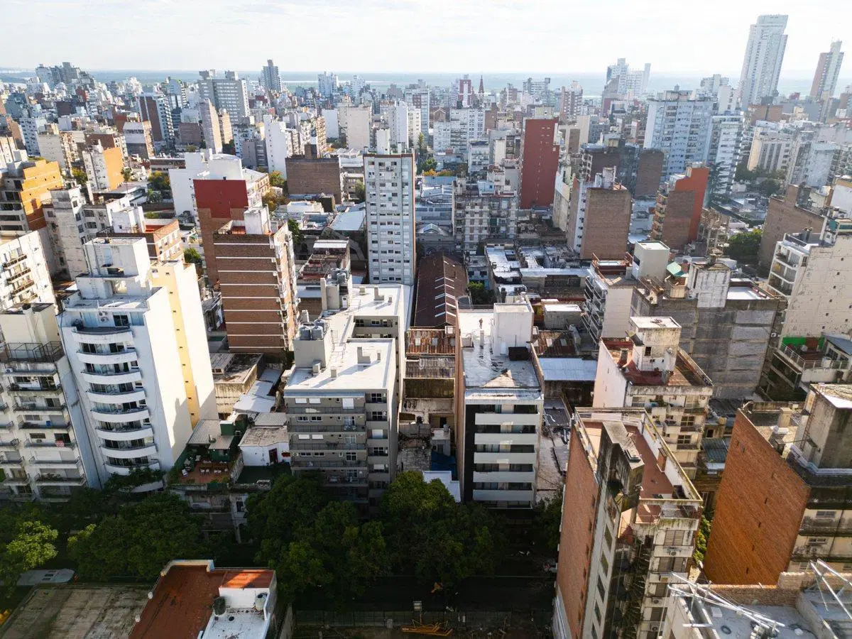 LOTE EN VENTA DE 315 M2 PB+8 4