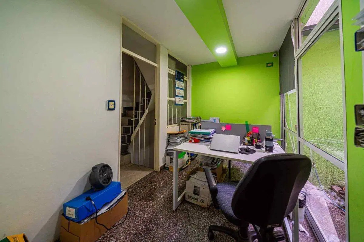 VENTA DE OFICINAS CON VIVIENDA FAMLIAR Y COCHERA 3