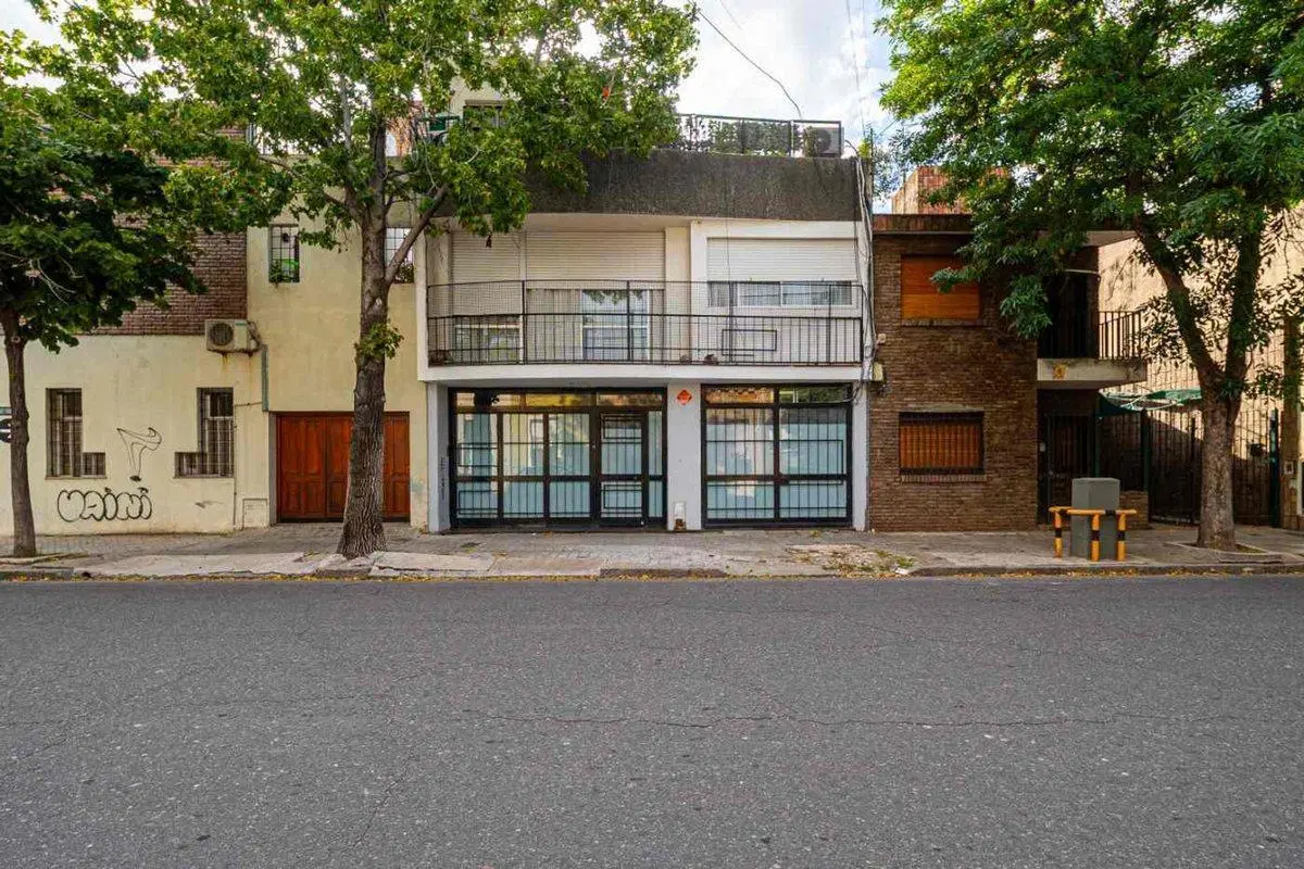 VENTA DE OFICINAS CON VIVIENDA FAMLIAR Y COCHERA 8