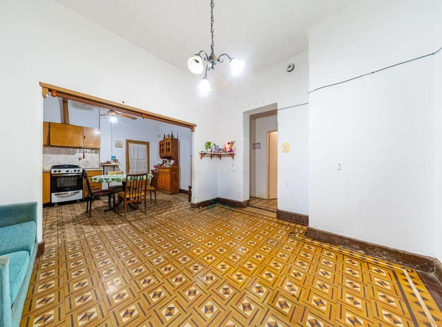 CASA DE 3 DORMITORIOS EN VENTA CON COCHERA, PATIO 4