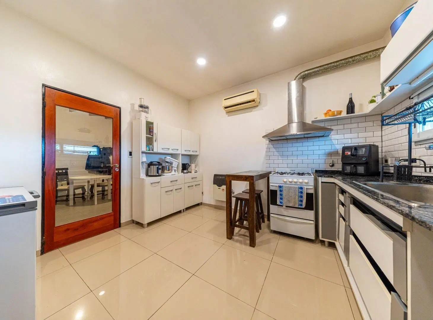 CASA EN VENTA 2 DORMITORIOS COCHERA TDS 3 SECTOR A 2