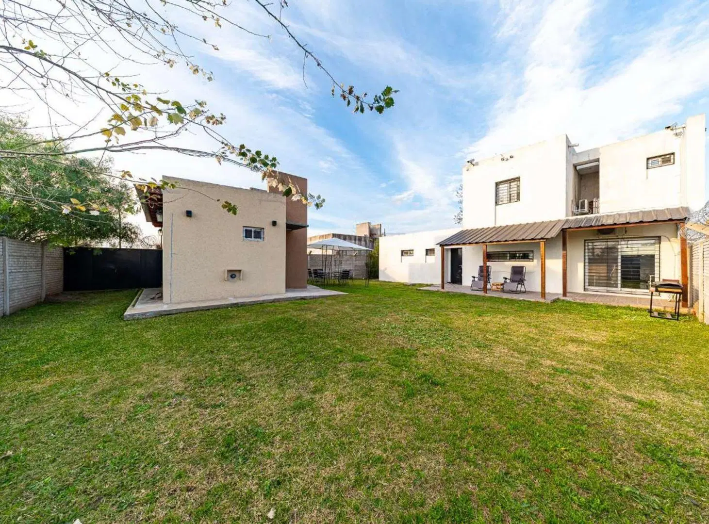 CASA EN VENTA 2 DORMITORIOS COCHERA TDS 3 SECTOR A 8