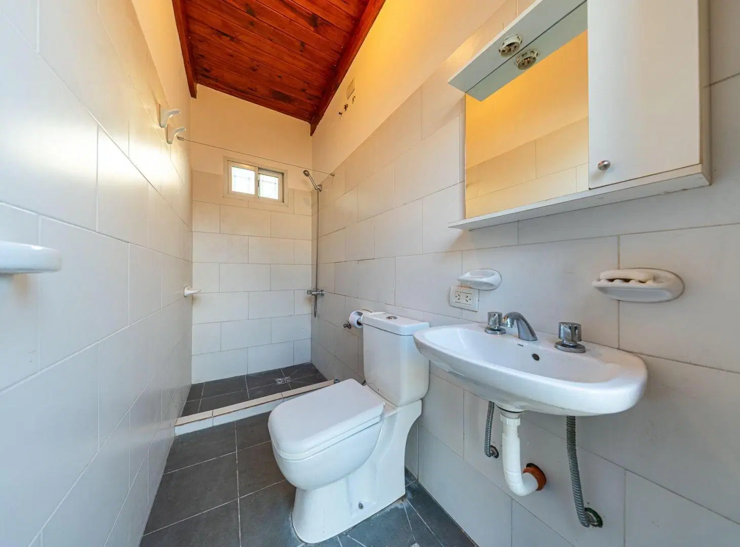 CASA EN VENTA 2 DORMITORIOS COCHERA TDS 3 SECTOR A 4