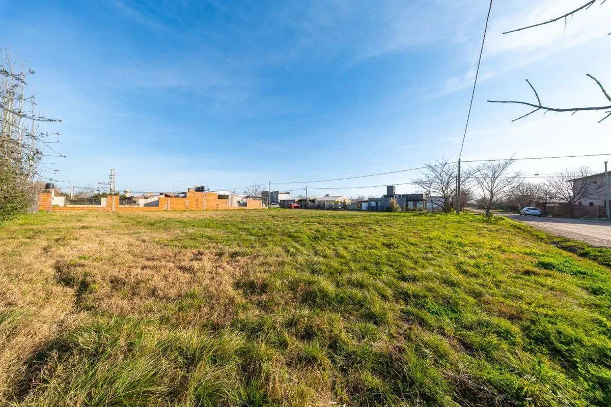 Venta de Terreno en Esquina en Funes City 4