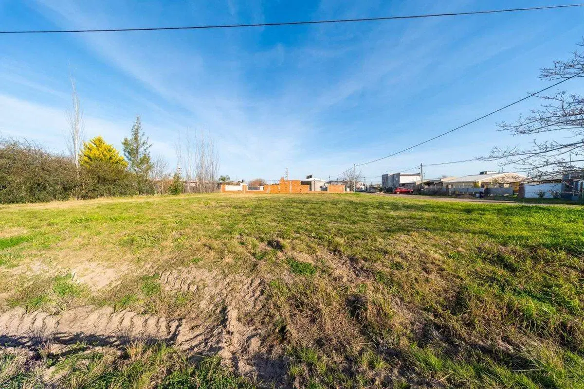 Venta de Terreno en Esquina en Funes City 5
