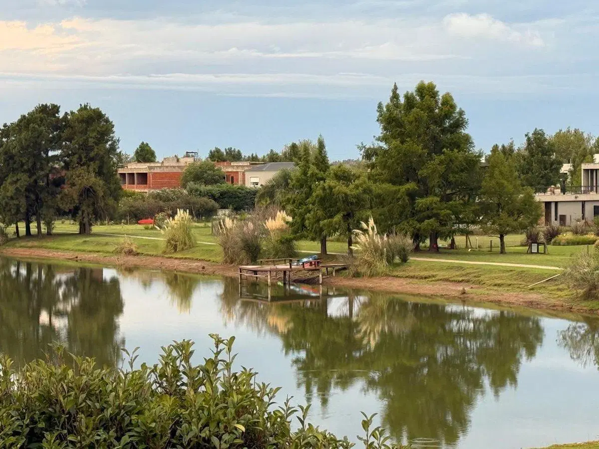 LOTE EN VENTA CON VISTA AL LAGO 1503 M2 5