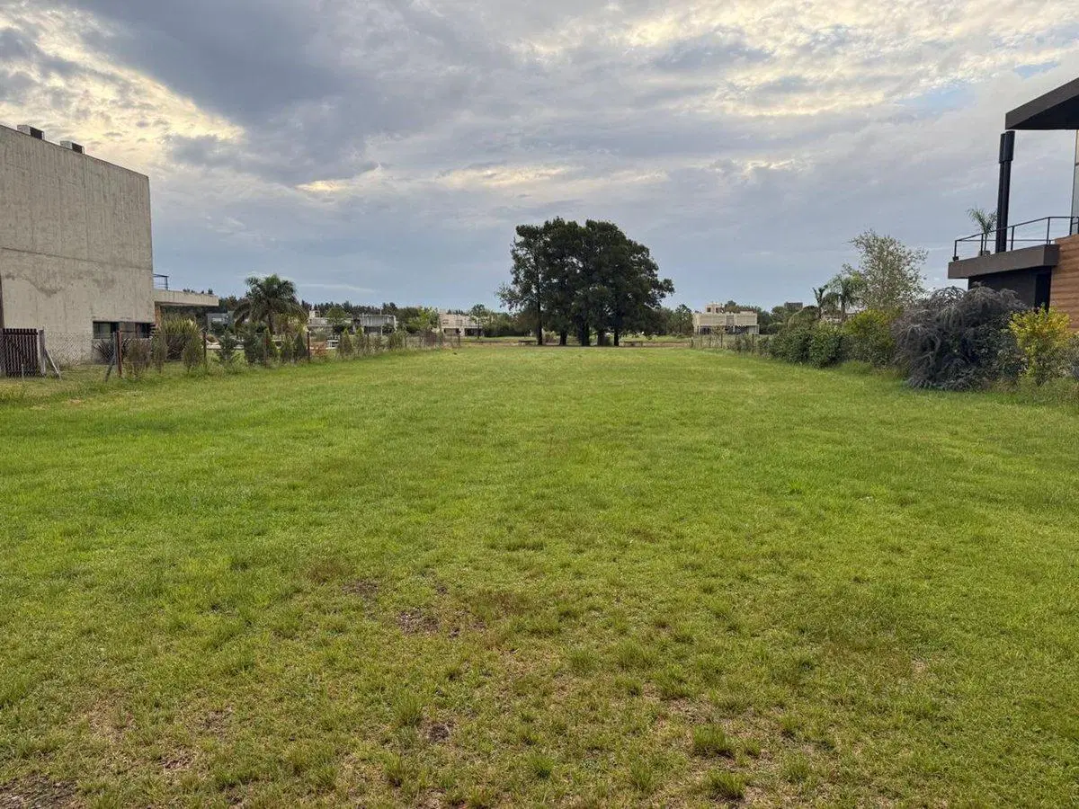 LOTE EN VENTA CON VISTA AL LAGO 1503 M2 3