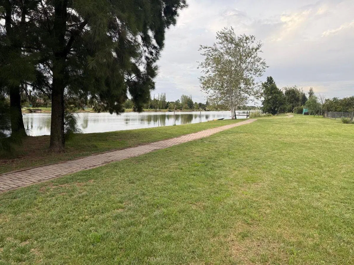 LOTE EN VENTA CON VISTA AL LAGO 1503 M2 4