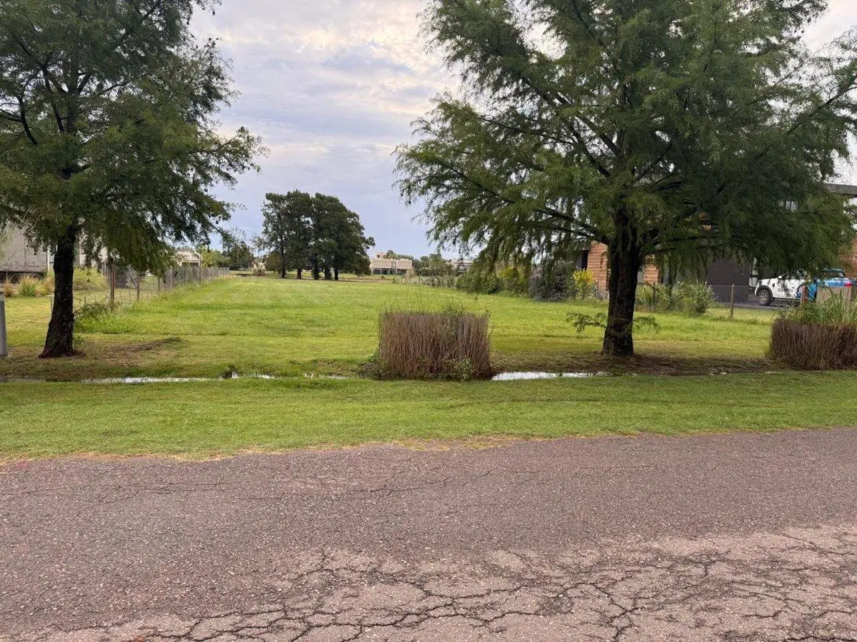 LOTE EN VENTA CON VISTA AL LAGO 1503 M2 2