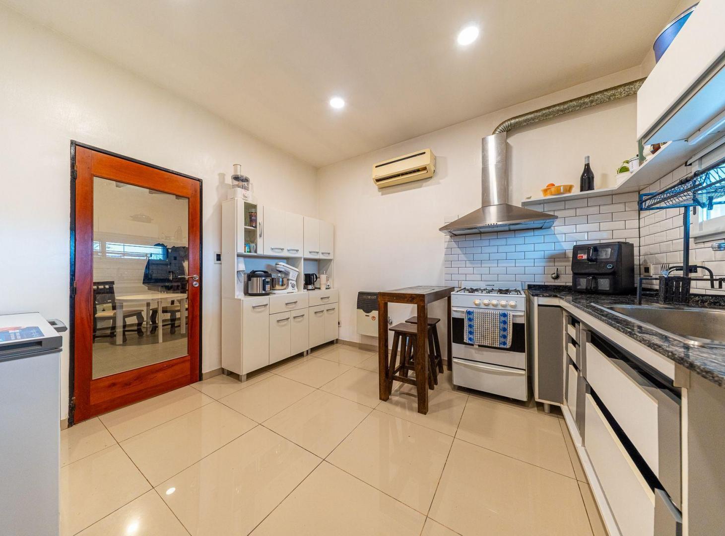 Foto de CASA EN VENTA 2 DORMITORIOS COCHERA TDS 3 SECTOR A, imagen 2