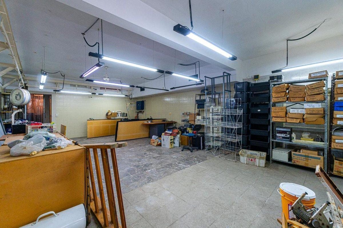 Foto de LOCAL COMERCIAL Y DEPÓSITO EN VENTA EN FISHERTON, imagen 1
