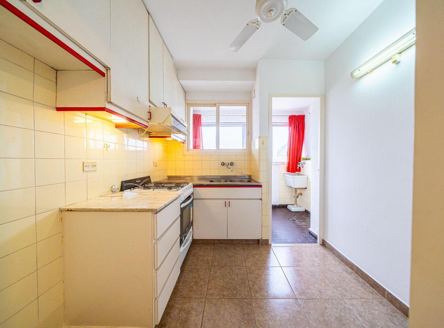 Foto de DEPARTAMENTO EN VENTA 1 DORMITORIO Y COCHERA, imagen 2