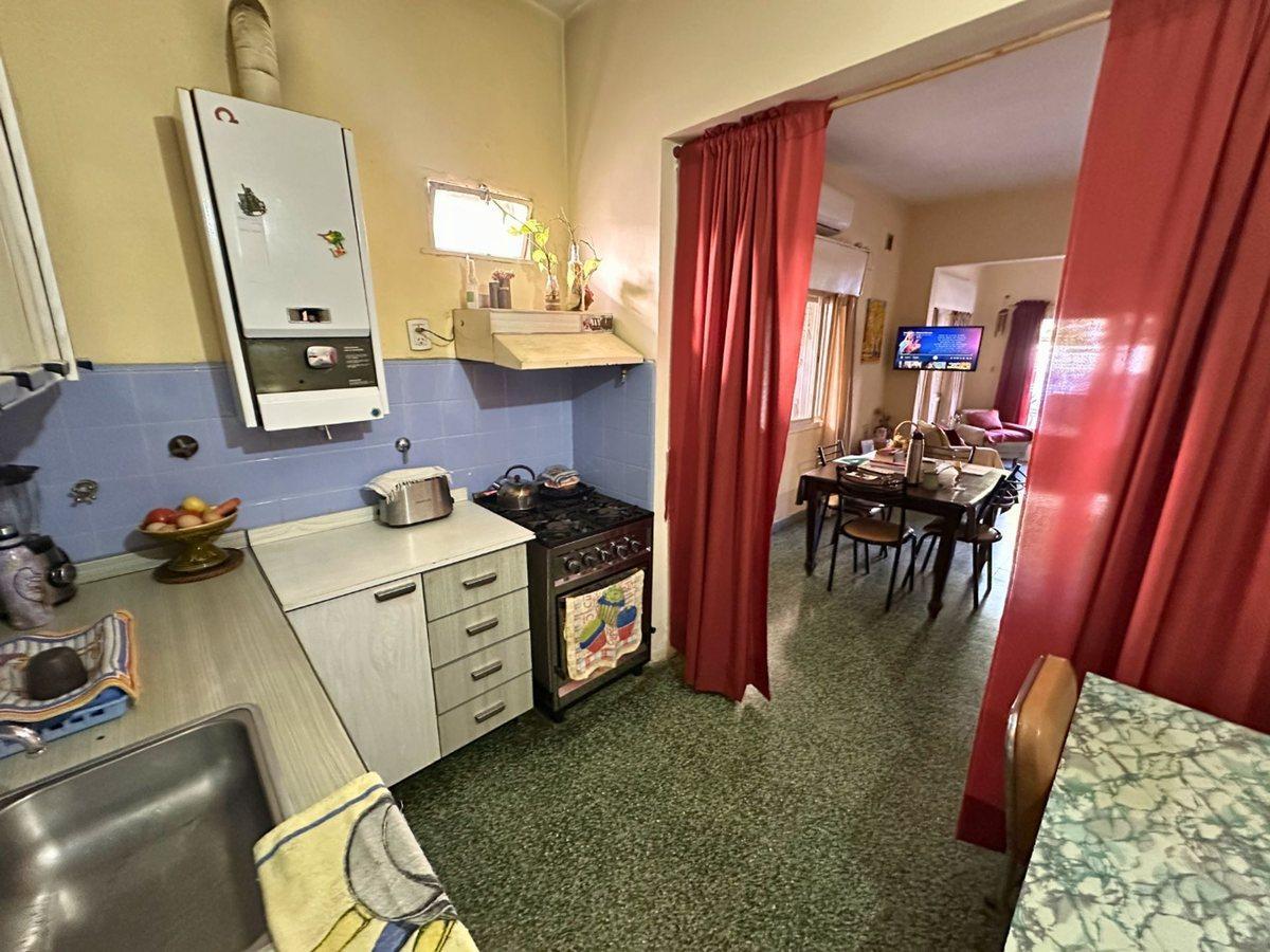 Foto de VENTA CASA 2 DORMITORIOS + DPTO 1 DORMITORIO 6 AMB, imagen 3
