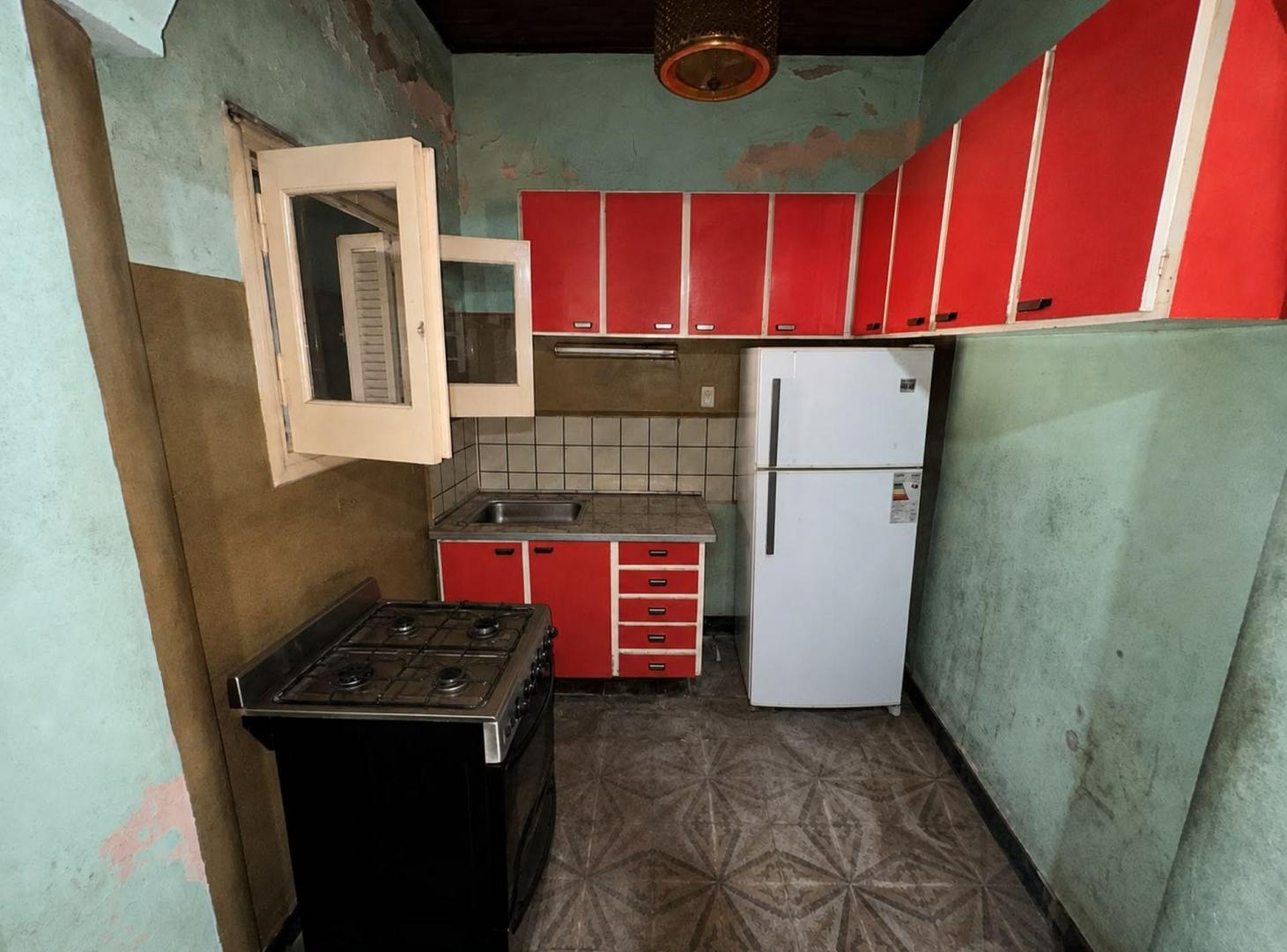 Foto de VENTA CASA A RECICLAR 2 DORMIS CON COCHERA 300M2, imagen 2