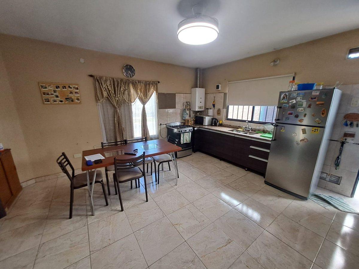 Foto de CASA EN VENTA 2 DORMITORIOS CON COCHERA Y PATIO, imagen 1