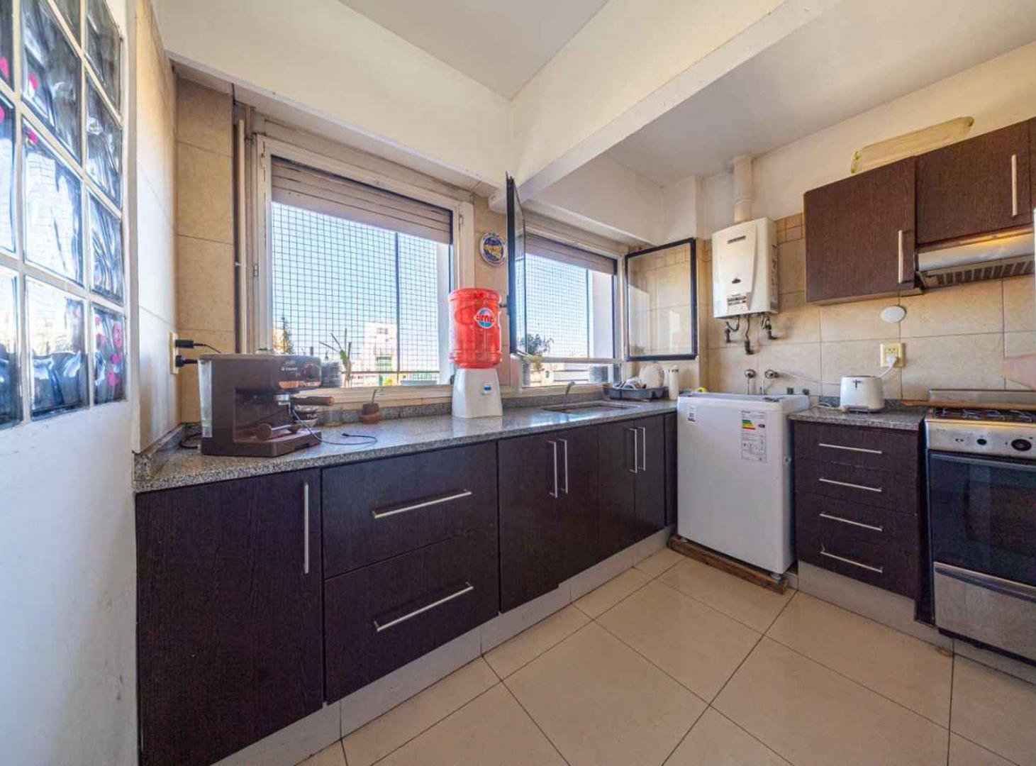 Foto de VENTA DEPARTAMENTO 2 DORMITORIOS + COMODIN CENTRO, imagen 1