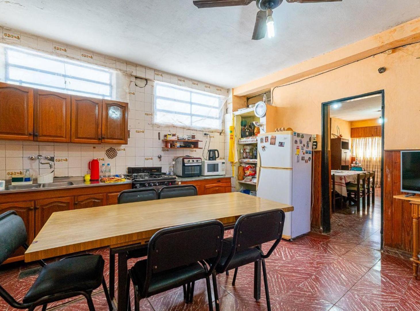 Foto de CASA VENTA 4 DORMITORIOS BARRIO SARMIENTO ALBERDI, imagen 3