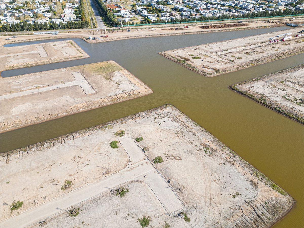Foto de VENTA LOTE FUNES LAKES AGUADAS 600 M2 FRENTE LAGO, imagen 5