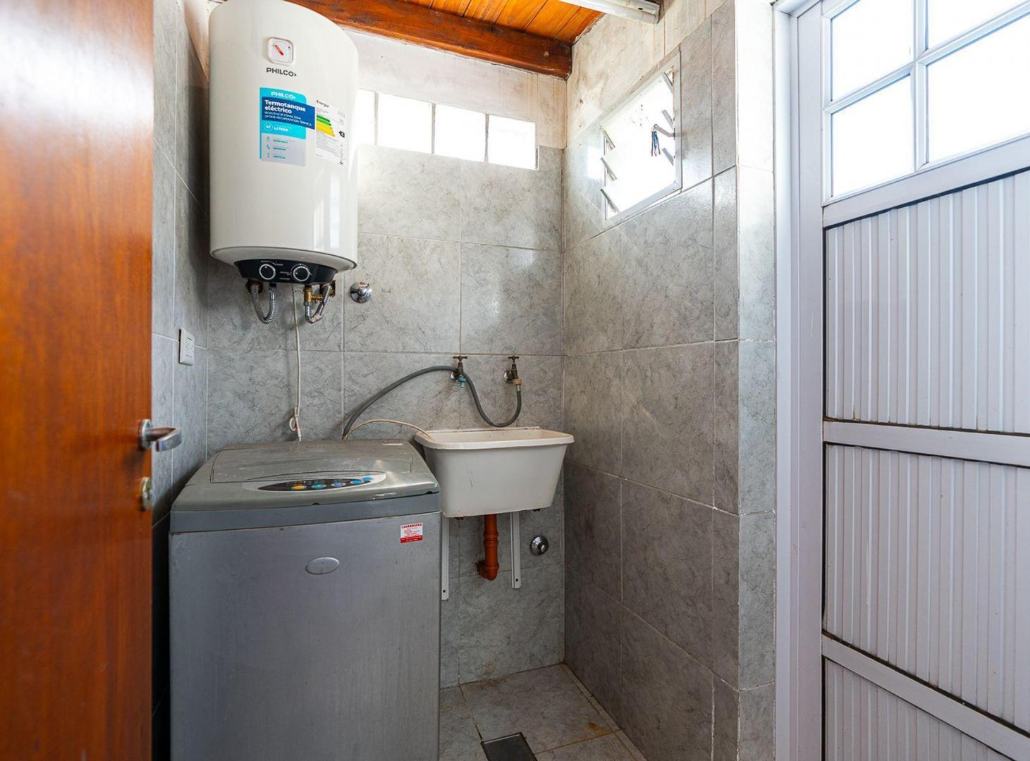 Foto de CASA EN VENTA DOS DORMITORIOS CON PILETA FUNES, imagen 4