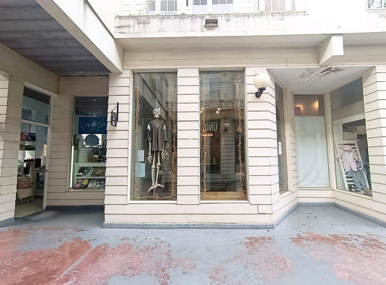 Foto de LOCAL COMERCIAL EN VENTA EN GALERIA VICTORIA FUNES, imagen 3