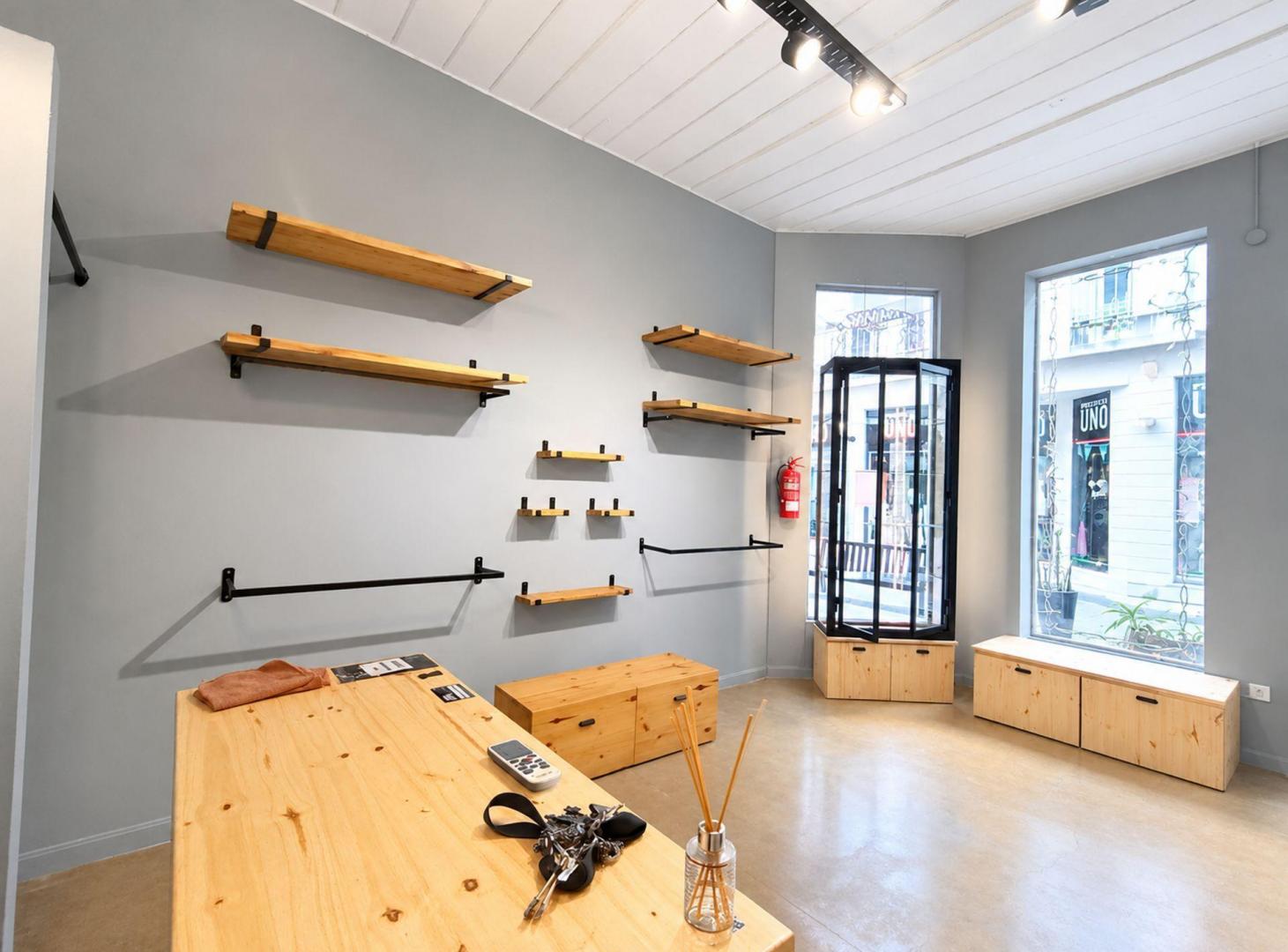 Foto de LOCAL COMERCIAL EN VENTA EN GALERIA VICTORIA FUNES, imagen 4