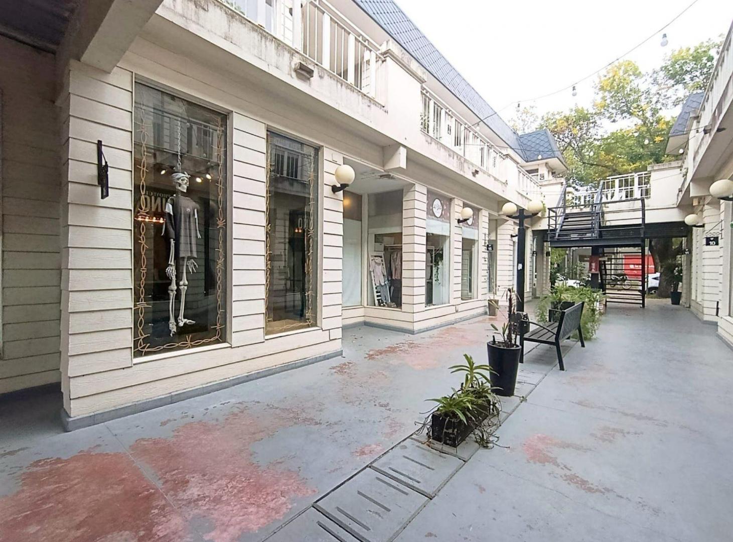 Foto de LOCAL COMERCIAL EN VENTA EN GALERIA VICTORIA FUNES, imagen 5