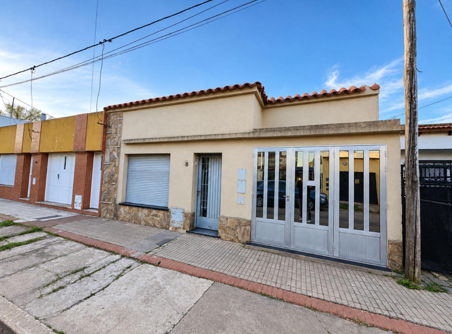 Foto de VENTA CASA A RECICLAR 2 DORMIS. TERRENO DE 400M2, imagen 2