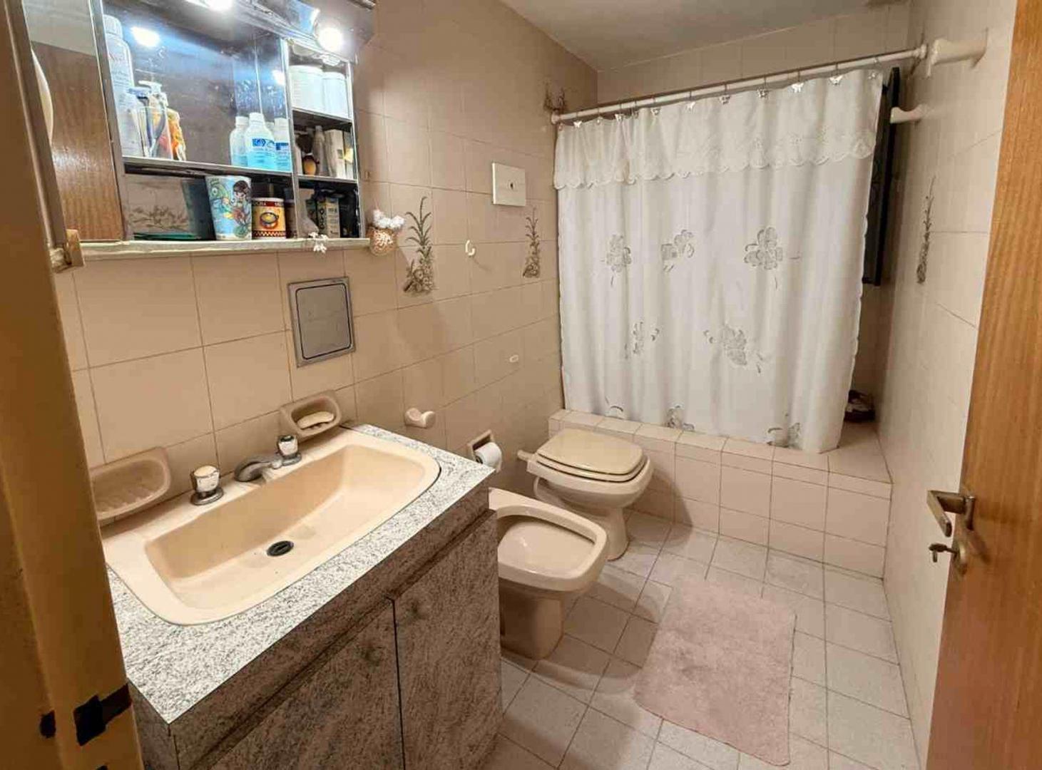 Foto de CASA DOS EN UNA EN VENTA EN ZONA SUR CON PATIO, imagen 3