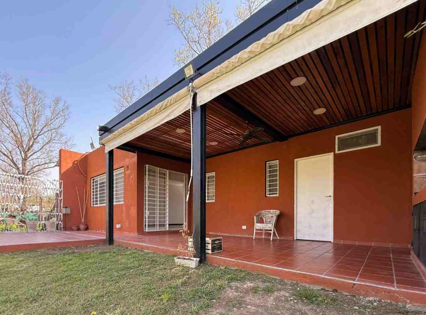 Foto de CASA EN VENTA TRES DORMITORIOS Y PILETA EN ROLDAN, imagen 1