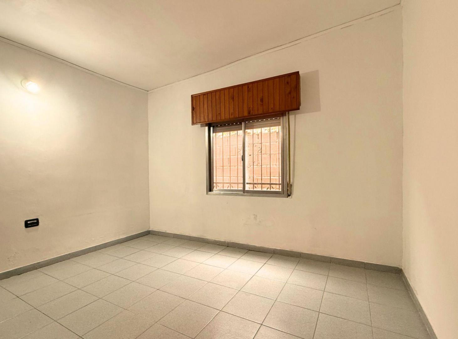 Foto de CASA EN VENTA 2 DORMITORIOS SAN LORENZO, imagen 4