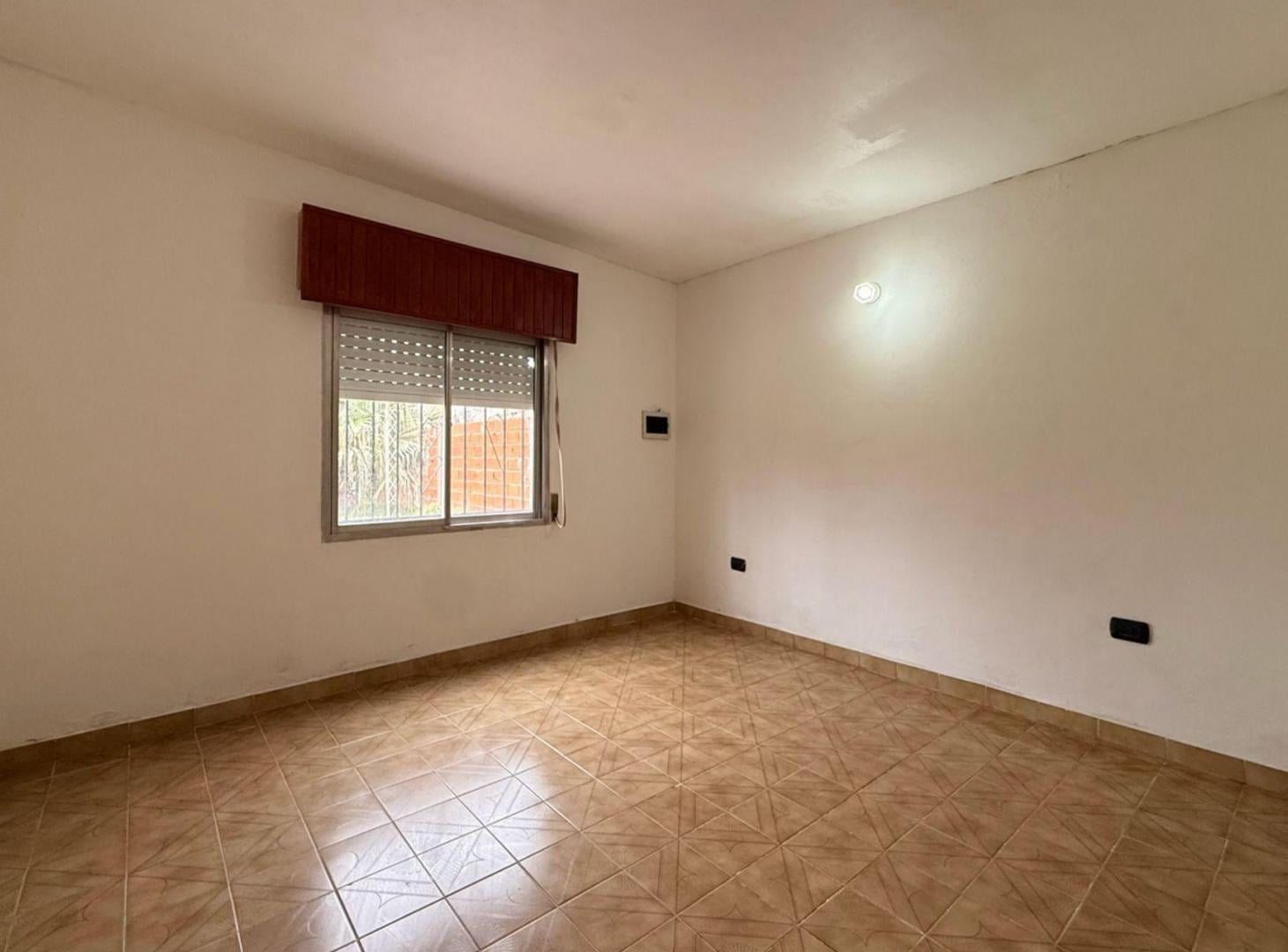 Foto de CASA EN VENTA 2 DORMITORIOS SAN LORENZO, imagen 3