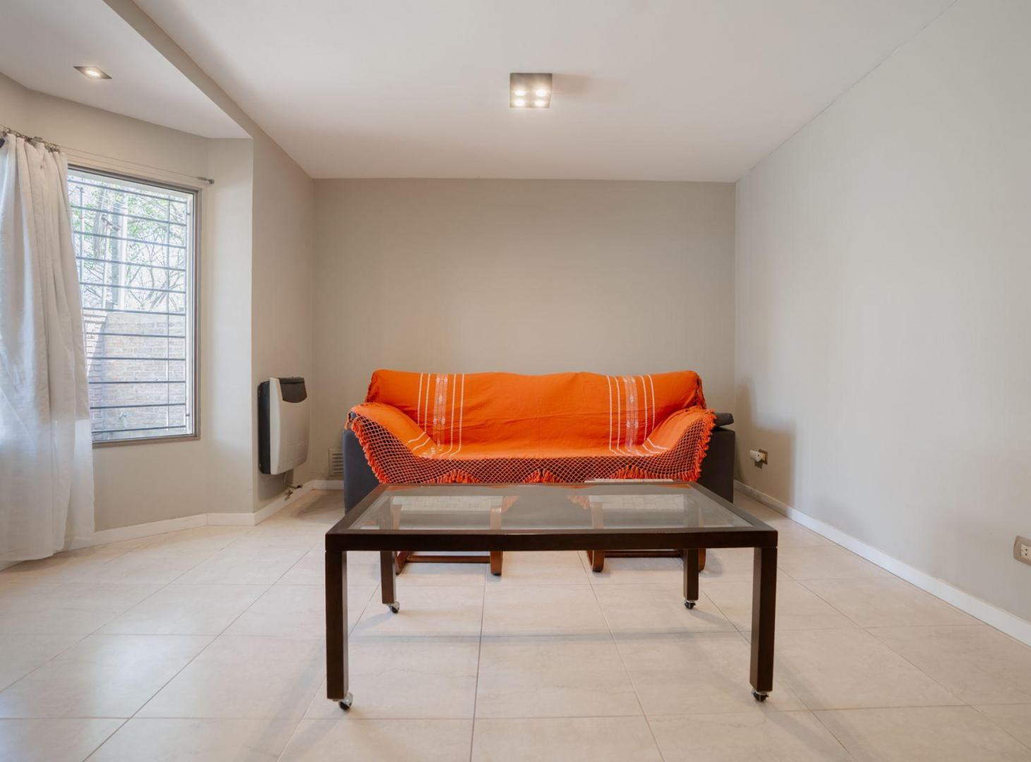 Foto de Venta de casa con 4 dormis y cochera en Baigorria, imagen 1