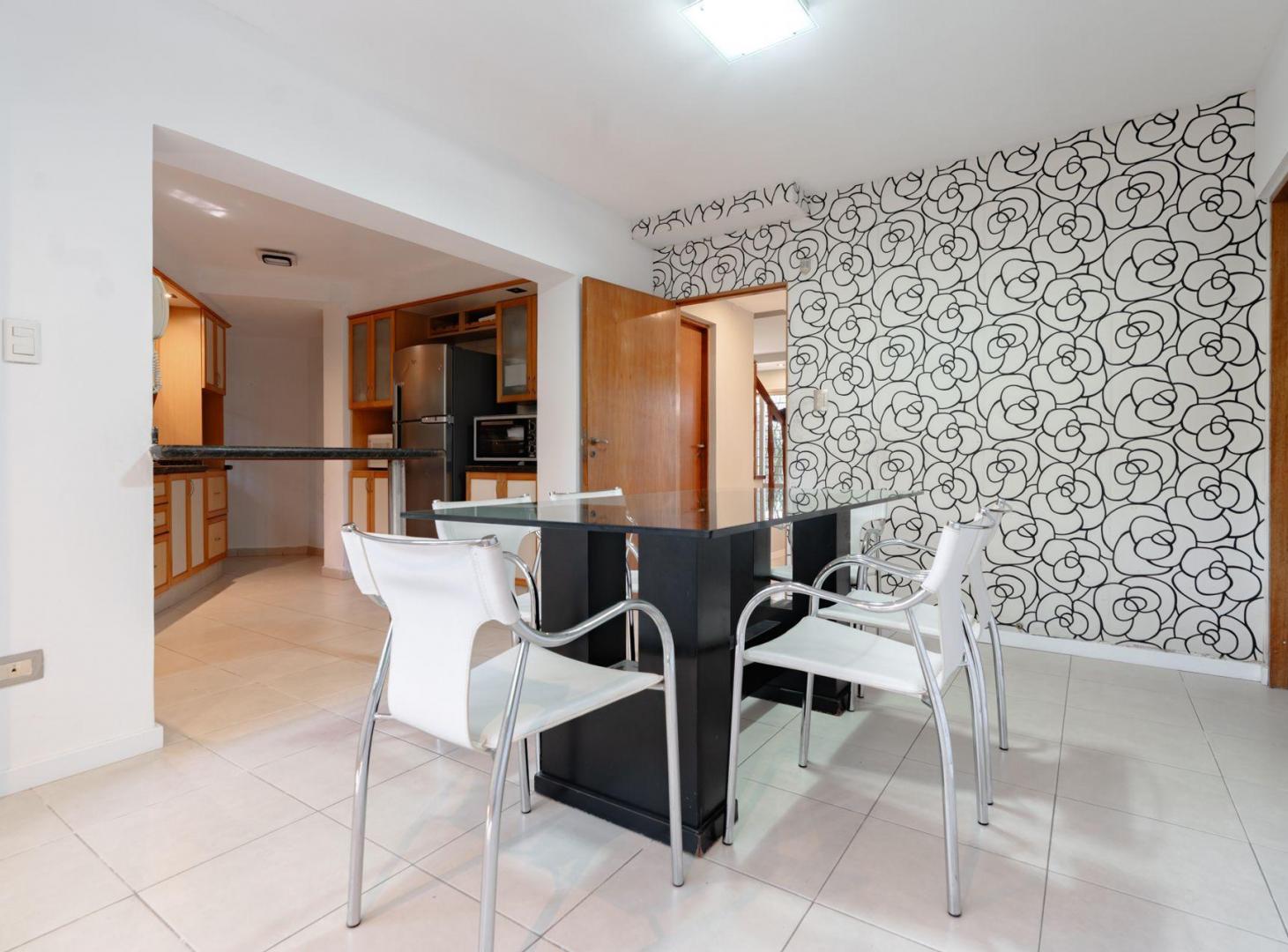 Foto de Venta de casa con 4 dormis y cochera en Baigorria, imagen 5
