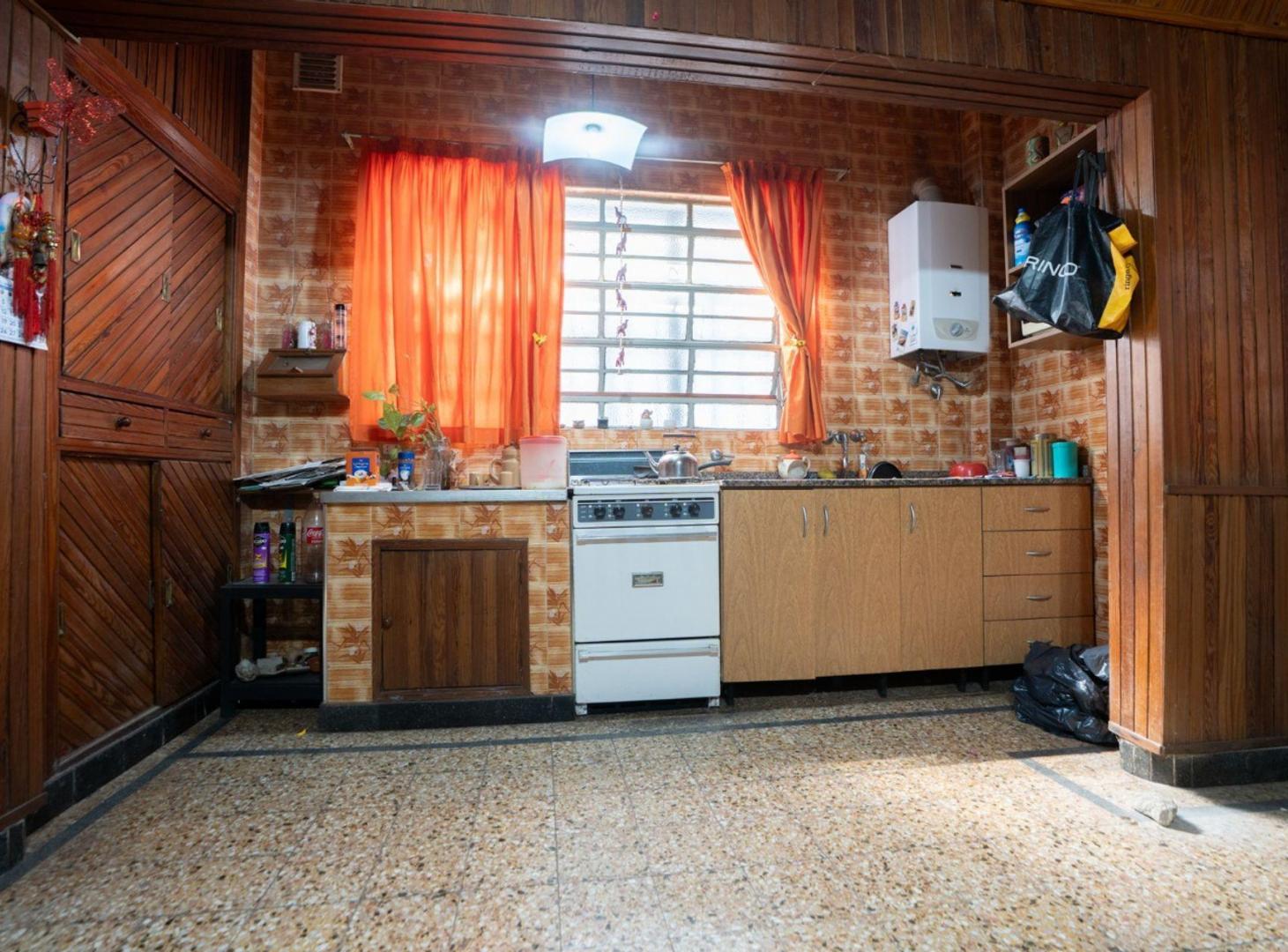 Foto de CASA EN VENTA 2 DORMITORIOS GALPON PATIO COCHERA, imagen 5
