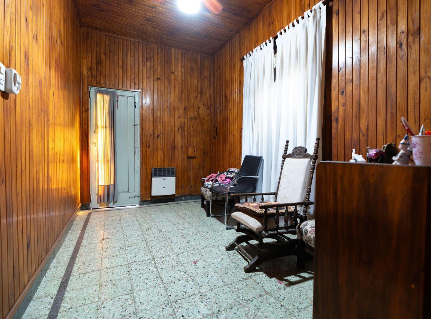 Foto de CASA EN VENTA 2 DORMITORIOS GALPON PATIO COCHERA, imagen 1