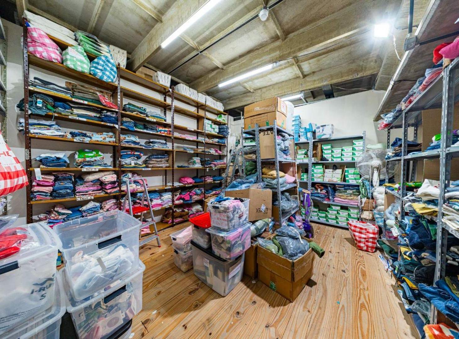 Foto de VENTA LOCAL COMERCIAL CON DEPOSITO EN SHOPPING, imagen 4