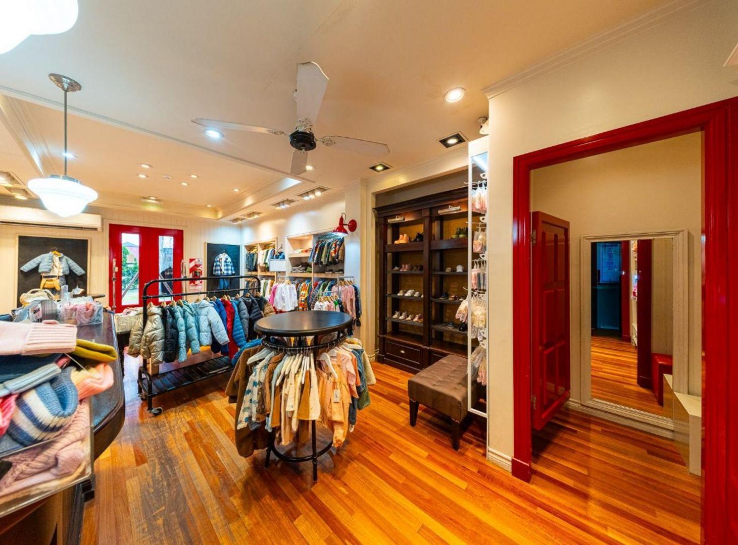 Foto de VENTA LOCAL COMERCIAL CON DEPOSITO EN SHOPPING, imagen 2
