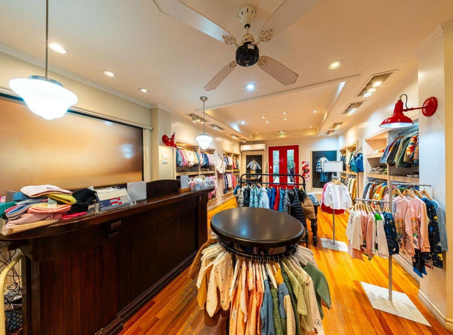 Foto de VENTA LOCAL COMERCIAL CON DEPOSITO EN SHOPPING, imagen 1