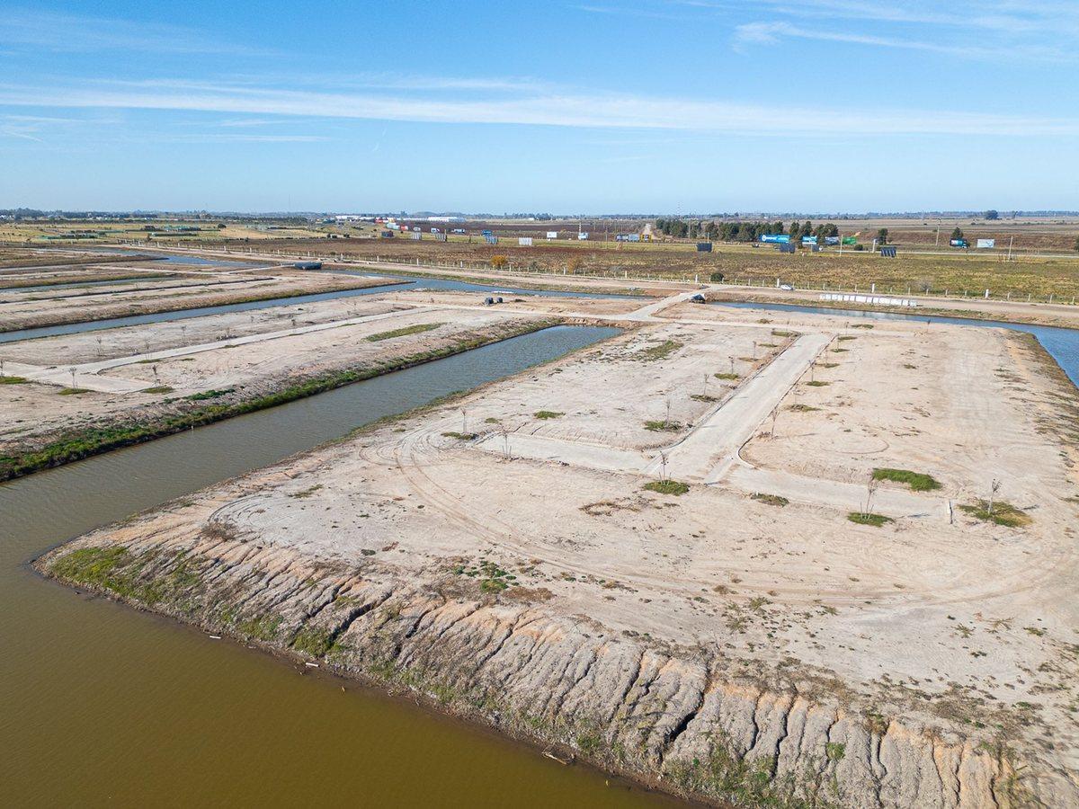 Foto de VENTA LOTE FUNES LAKES AGUADAS 600 M2 FRENTE LAGO, imagen 4