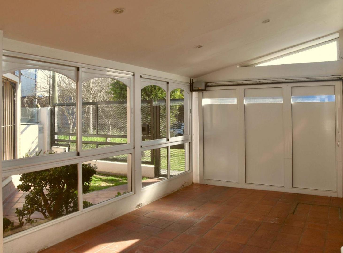 Foto de CASA EN VENTA 3 DORM Y COCHERA EN SAN LORENZO, imagen 1
